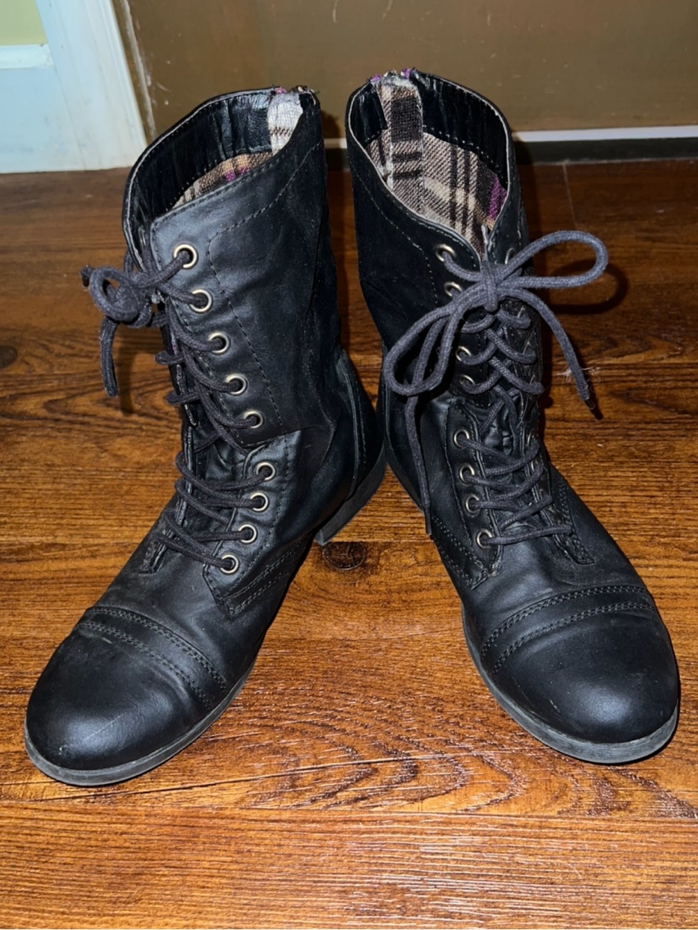 BONGO Black Combat Boots 90s Grunge Purple Plaid Lined Lace Up Size 8